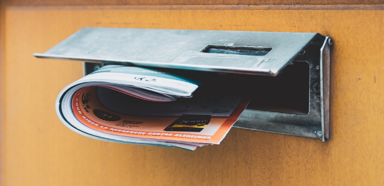 lettre dans une boîte aux lettres