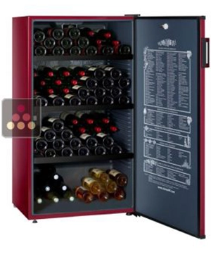 Cave à vin polyvalente avec plusieurs bouteilles de vin à l'intérieur