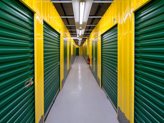 Couloir de boxes de stockage professionnels - Agence Leader Box Toulouse Nord - Avenue des États-Unis